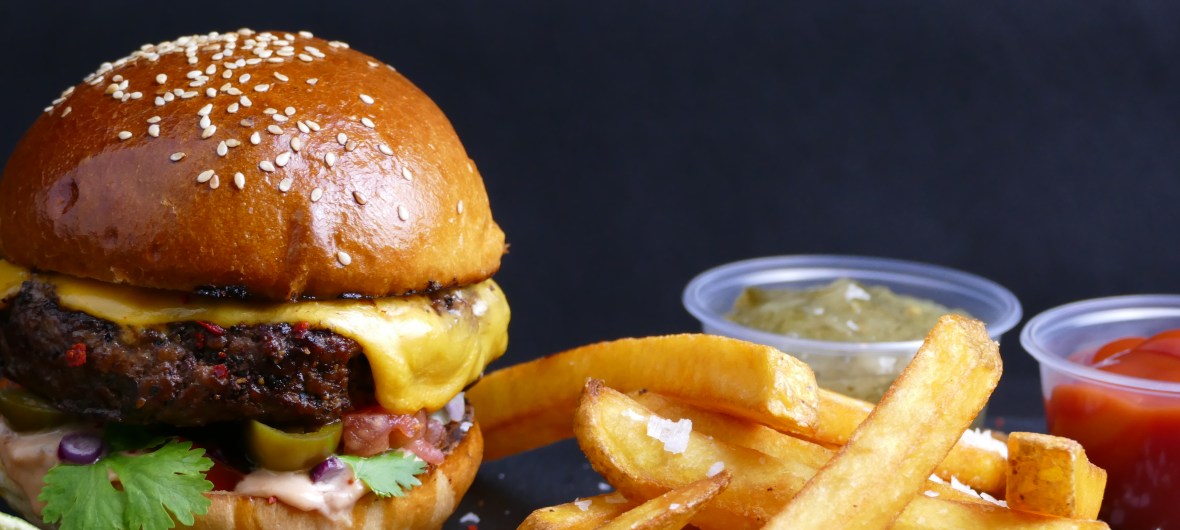 school bus burger budapest food truck catering büfékocsi vendéglátás mozgó vendéglátó egység